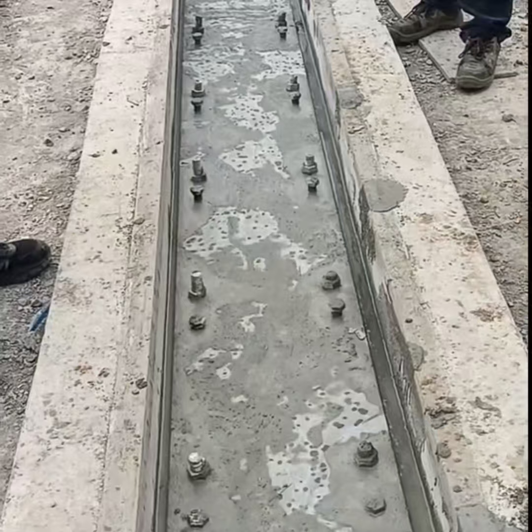 青岛港口码头起重机龙门吊重型机械设备稳固用早强快凝轨道胶泥